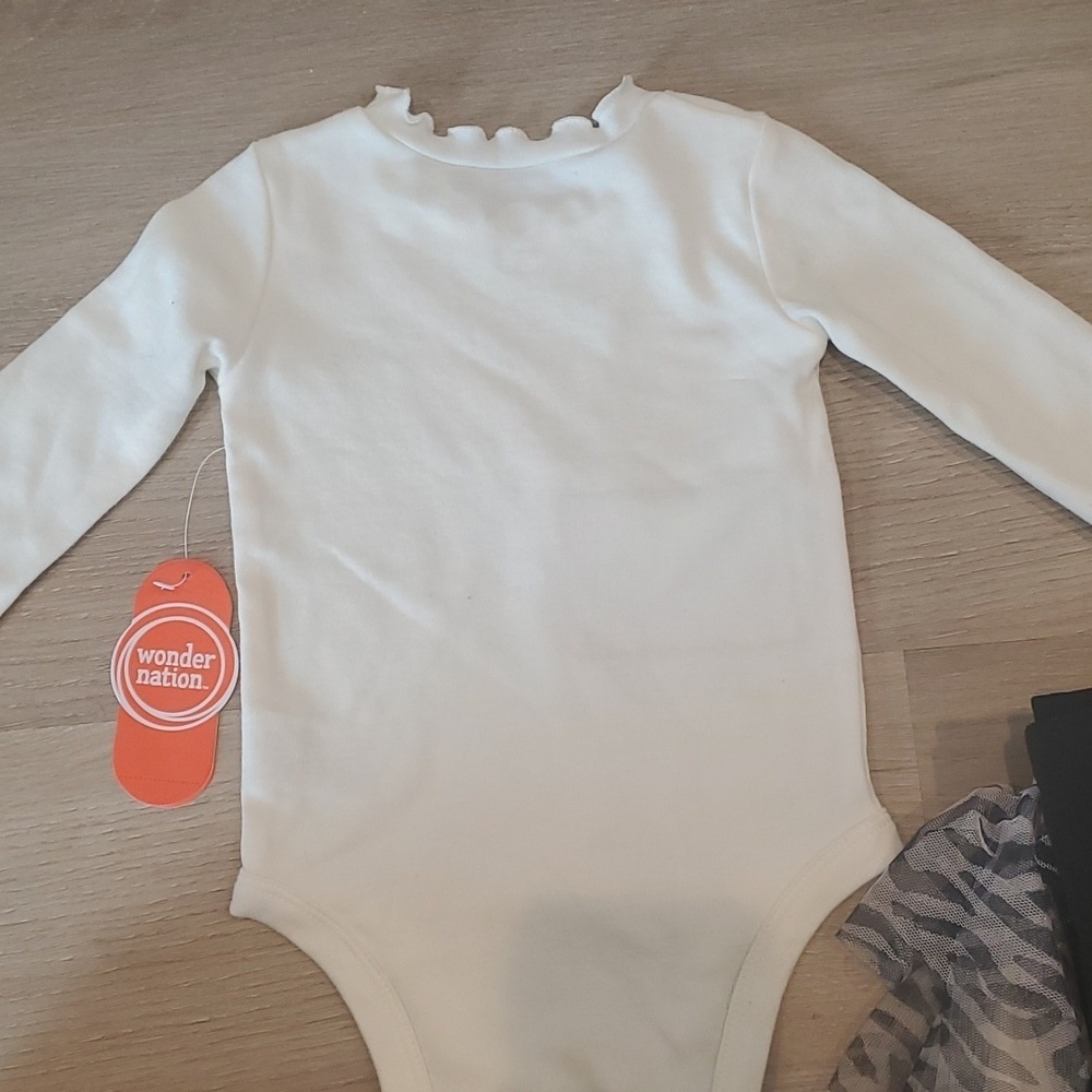 3-piece Wonder nation outfit. Size 3-6 months. New with tags. - Picture 4 of 4